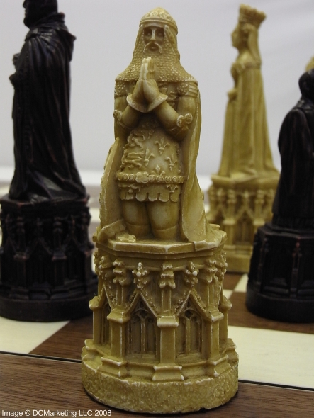 Canterbury Cathedral Plain Theme Chess Set